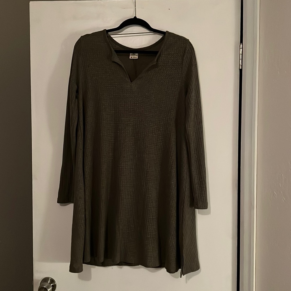 Olive green sweater dress - perfect for the holidays! O’Neill, size XL. New.